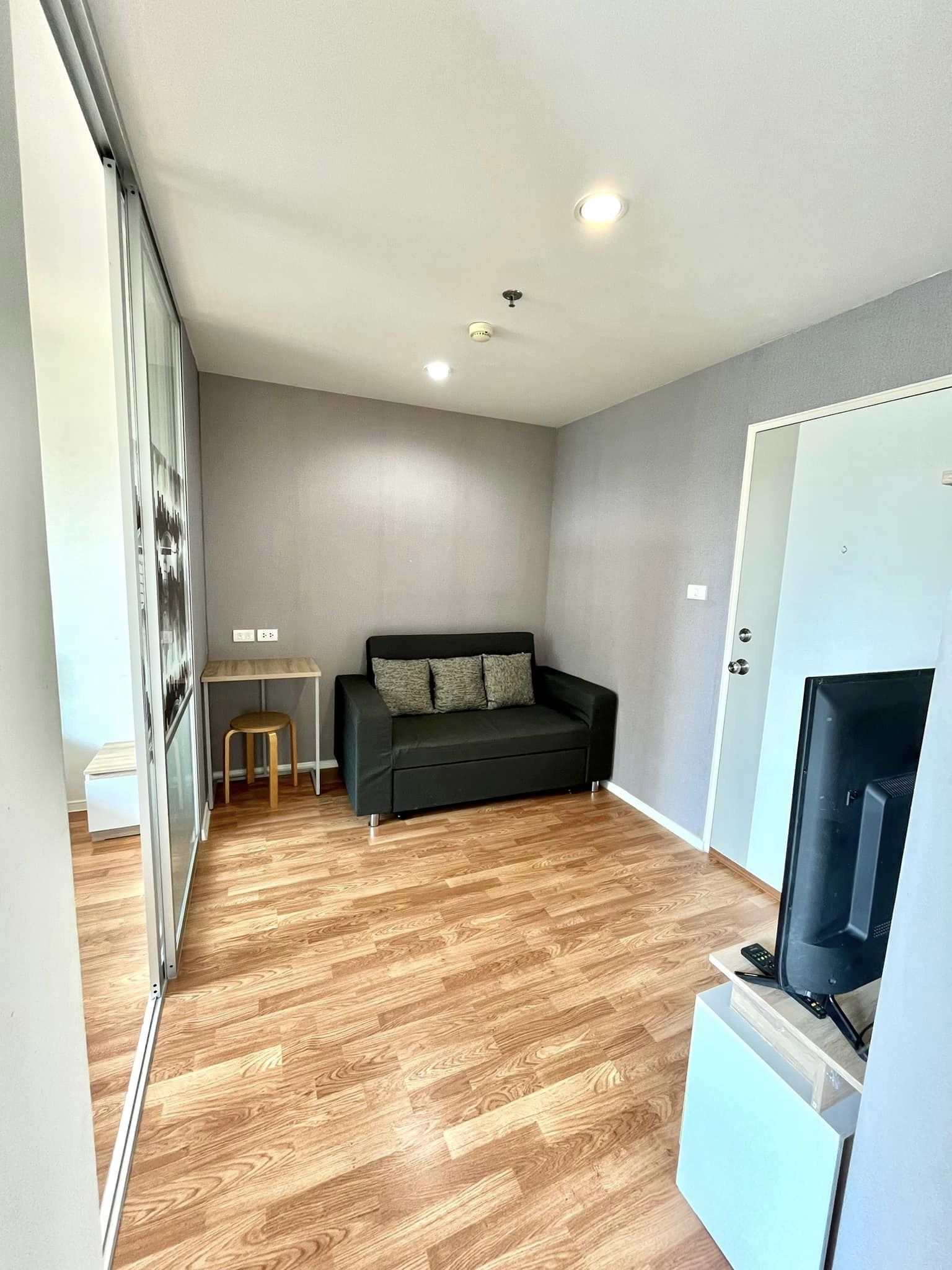 ให้เช่าคอนโด Lumpini Ville Nakhon In - Reverview (ลุมพินี วิลล์ นครอินทร์ - ริเวอร์วิว) - พร้อมเข้าอยู่ได้ทันที่เลย - การเดินทาง: รถไฟฟ้า MRT แยกติวานนท์ 1.3 กม. - ใกล้กระทรวงสาธารณสุข มหาวิทยาลัยเทคโนโลยีพระจอมเกล้าพระนครเหนือ