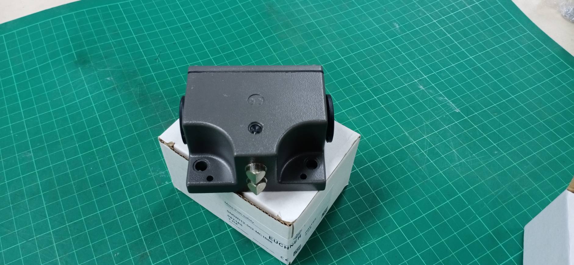 EUCHNER SN02D12-502-MC1688 CNC LIMIT SWITCH