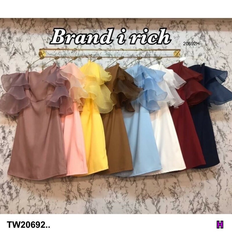 kudapy เดรสปาดไหล่แขนผ้าแก้ว สม็อกหลัง+ซิป งานเเพทเทิรน์สวย งานสวยดูหรู