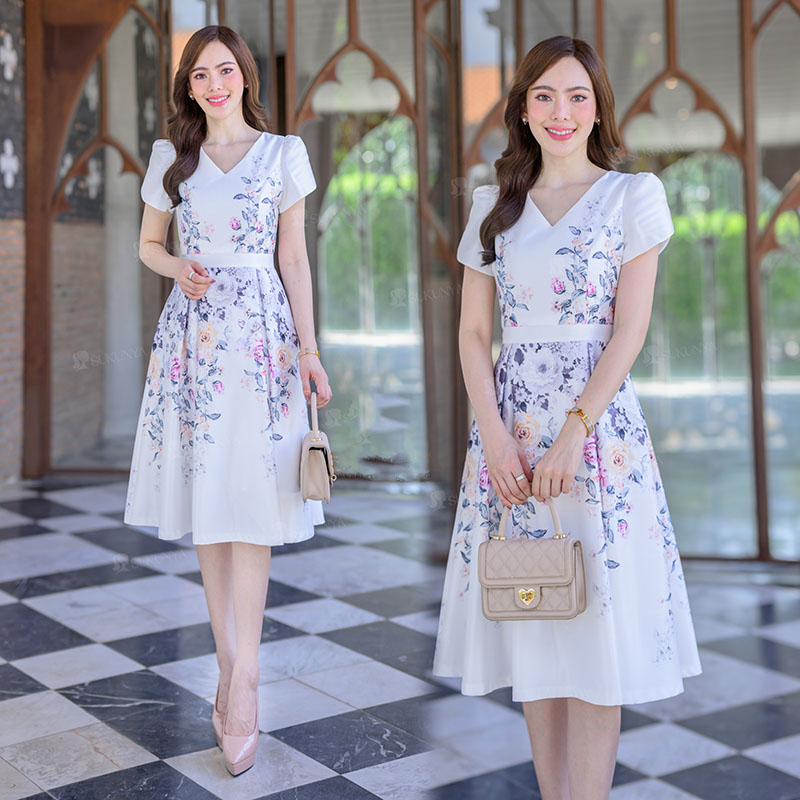 kudapy เดรสสั้นสีนมชมพู/ขาว ผ้าSatin silk พิมพ์ลวดลาย ลายผ้าสีคมชัด ลอกดอกคอวี แขนเป็นแบบทิวลิป พร้อมซับในและซิปซ่อนหลังใส่สบาย กระโปรเป็นแบบต่อเอวทวิสสวยมาก