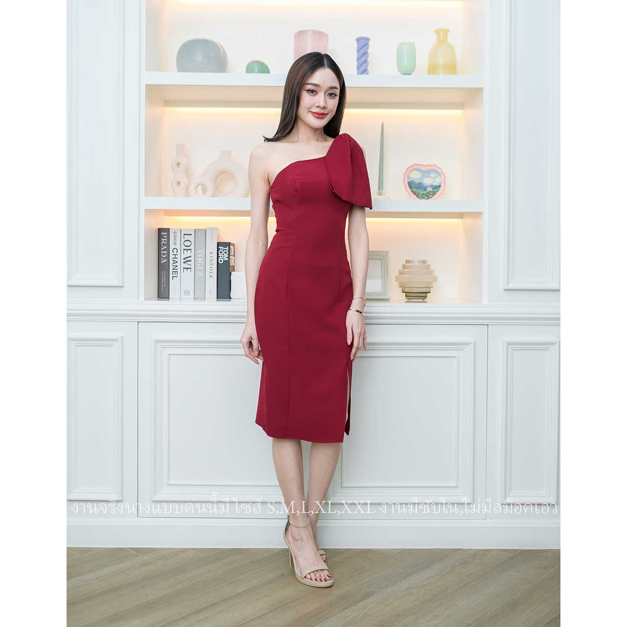 kudapy เดรสสั้นสีขาว/สีฟ้า/สีแดง สวยออกงานทรงไหล่เบี่ยงแต่งโบว์น่ารักปนเซ็กซี่ มีซับในซิปหลัง