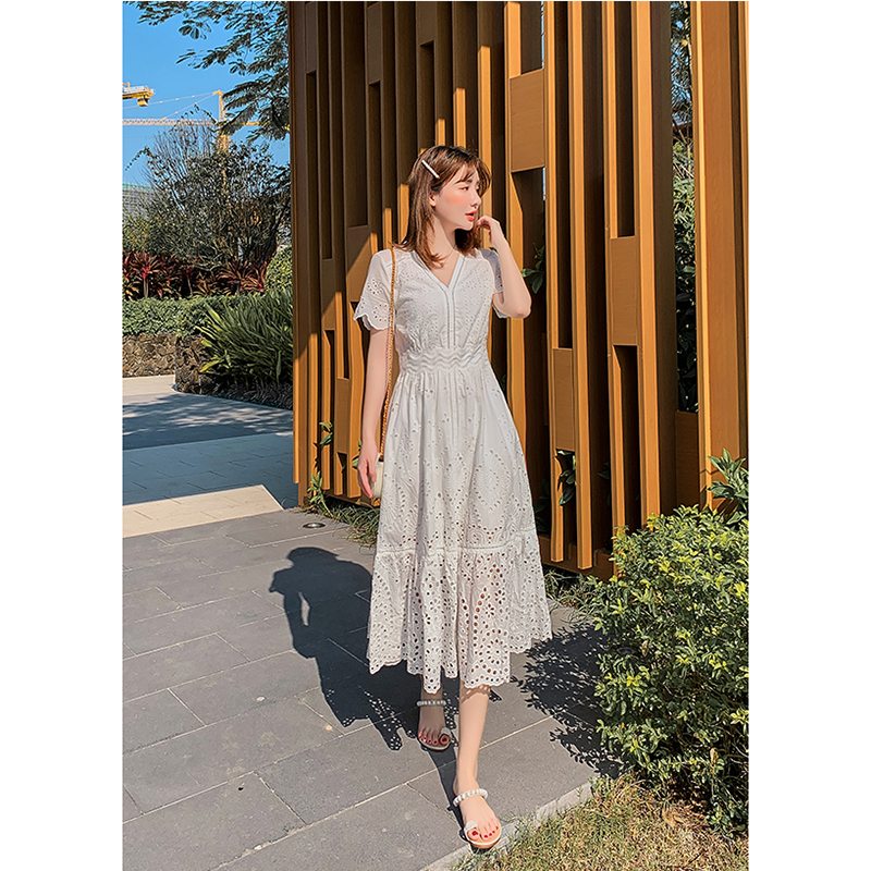 kudapy ชุดแม็กซี่เดรสยาวสีขาว คอวีแขนสั้นทรงสวยๆๆ ผ้าคอตตอนสีขาว งานฉลุทั้งตัว XL