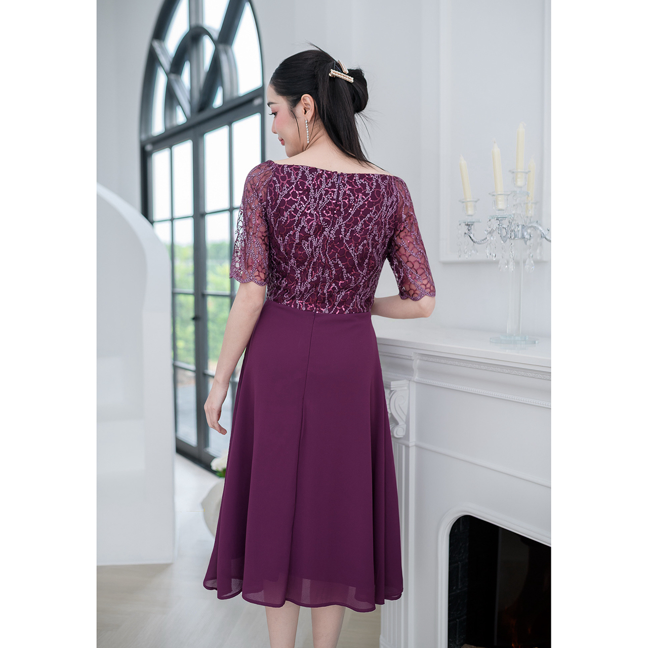 kudapy เดรสลูกไม้ทอผสมดิ้นแต่งเลื่อม งานเดรสออกงานรุ่นสวยหวาน ดีไซน์คอปาดโชว์คอ ช่วงกระโปรงเป็นงานผ้าชีฟอง