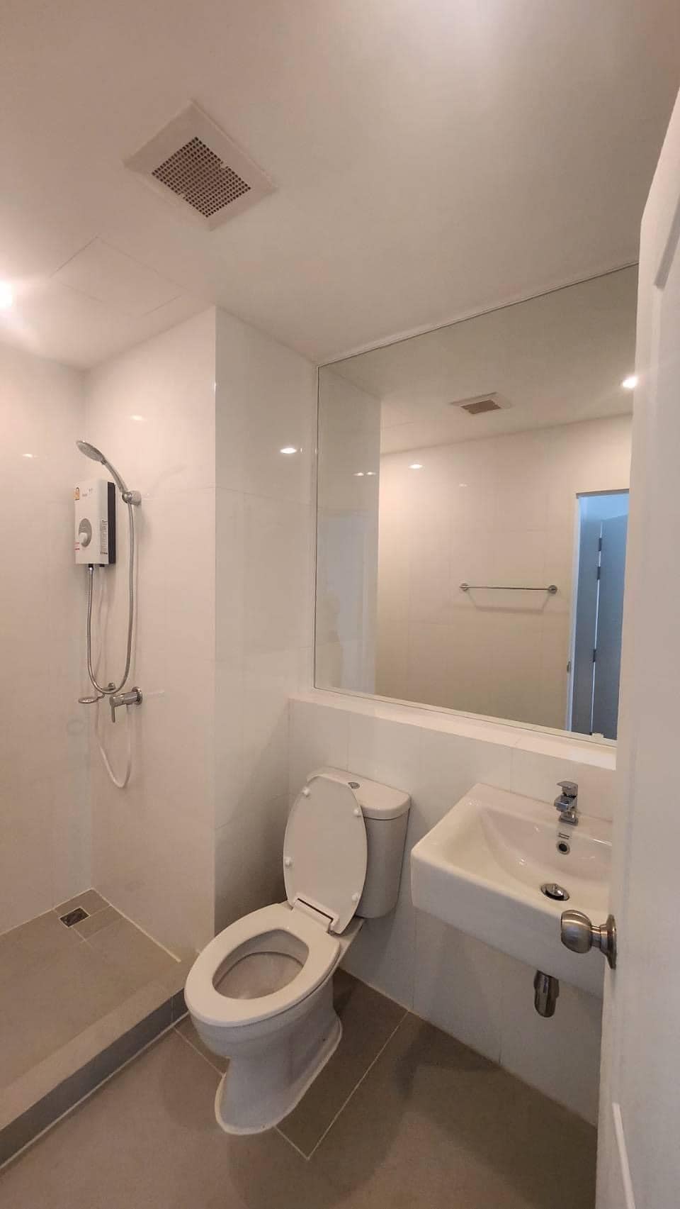 สนใจชมห้องติดต่อได้เลย Line ID: Smile-easy ปล่อยเช่าคอนโด เดอะ โพรดิจี้ เพชรเกษม 62 (The Prodigy Phetkasem 62) - 2ห้องนอน 2ห้องน้ำ 1ห้องนั่งเล่น - ใกล้ MRT บางแค - ขนาดห้อง 52.62 ตรม. ชั้น 29 ตึก B