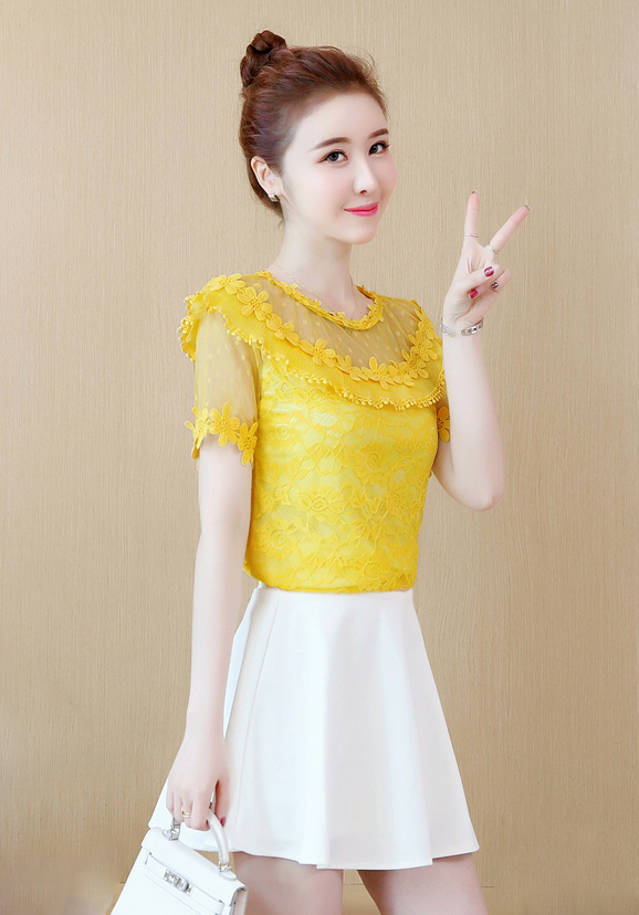 เสื้อลูกไม้สีเหลือง ผ้าลูกไม้เนื้อนิ่มมากๆๆ ยืดหยุ่นได้ดีค่ะ