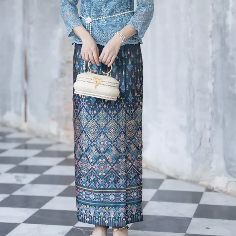 kudapy ผ้าถุงทอลายผ้าไหมแพรวากาฬสินธุ์ สีแดง สีน้ำตาลทอง สีดำ สีเขียว สีดำ งานเนียบ ผ้าทอลายอย่างดี เก็บเอวสวยมากค่ะ