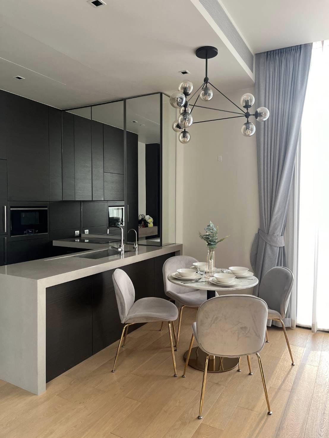 ปล่อยเช่าคอนโด 28 Chidlom (ทเวนตี้เอท ชิดลม) - 2ห้องนอน 2ห้องน้ำ 1ห้องนั่งเล่น - ใกล้ BTS ชิดลม - ขนาดห้อง 75 ตรม. ชั้น 22