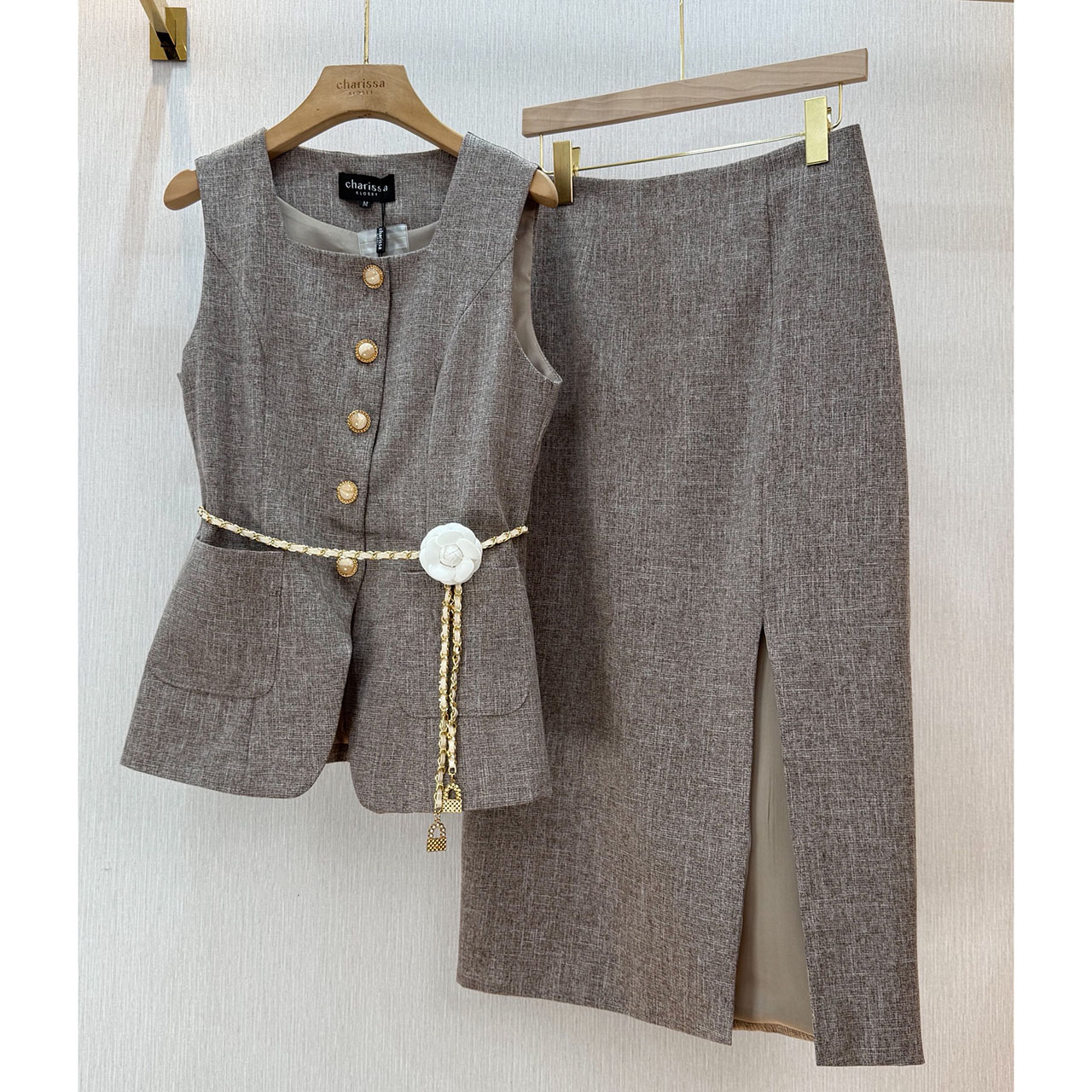 kudapy เซ็ท 4 ชิ้น เสื้อคอเหลี่ยม+ กระโปรงยาว+เข็มขัดโซ่+เข็มกลัดดอกไม้ ชุดเซ็ตกระโปรงเข้ารูป