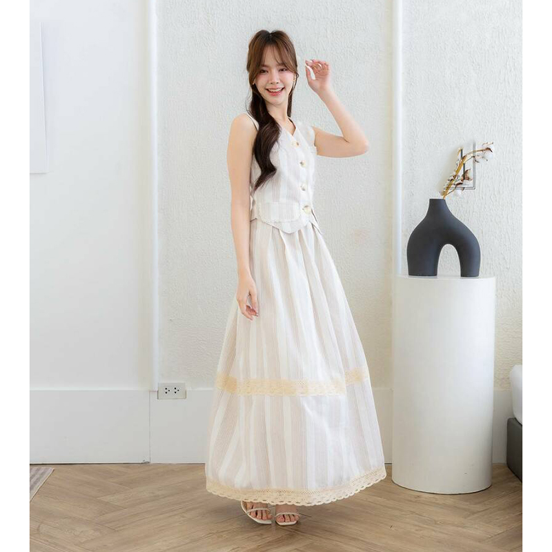 kudapy ชุดเซ็ทกระโปรงยาวบานสีขาว แขนกูด ลายเส้นตรง สวยดูดี