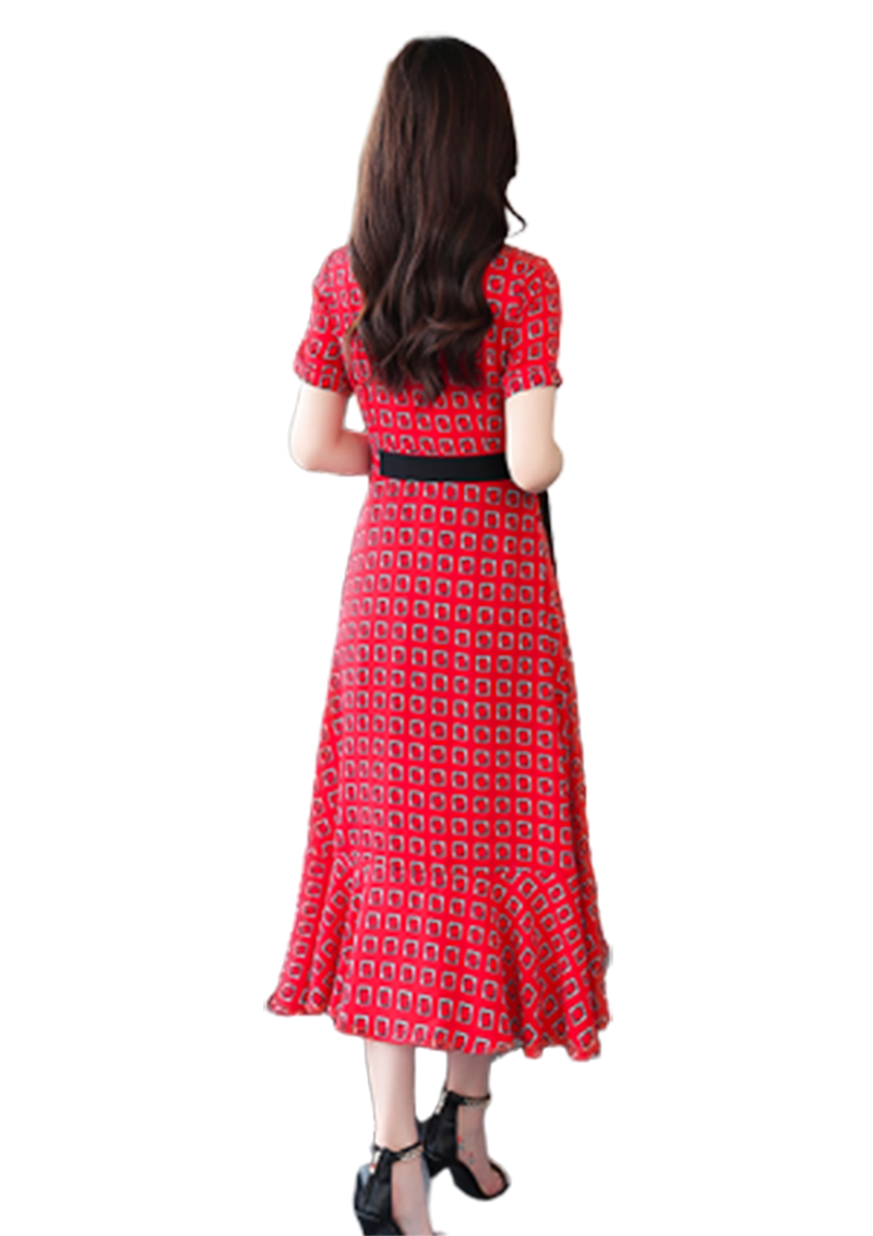 ชุดเดรสผ้าโพลีเอสเตอร์ผสมสีแดง ลายสี่เหลี่ยม สวยเก๋