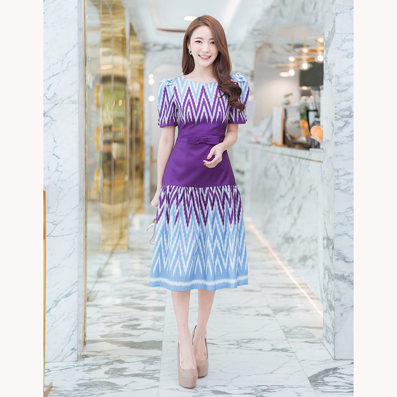 kudapy เดรสสั้นผ้าไทยคอกลมกว้างสีม่วง/สีชมพู สายรัดเอวลายไทยใส่สบายสวยดูดี
