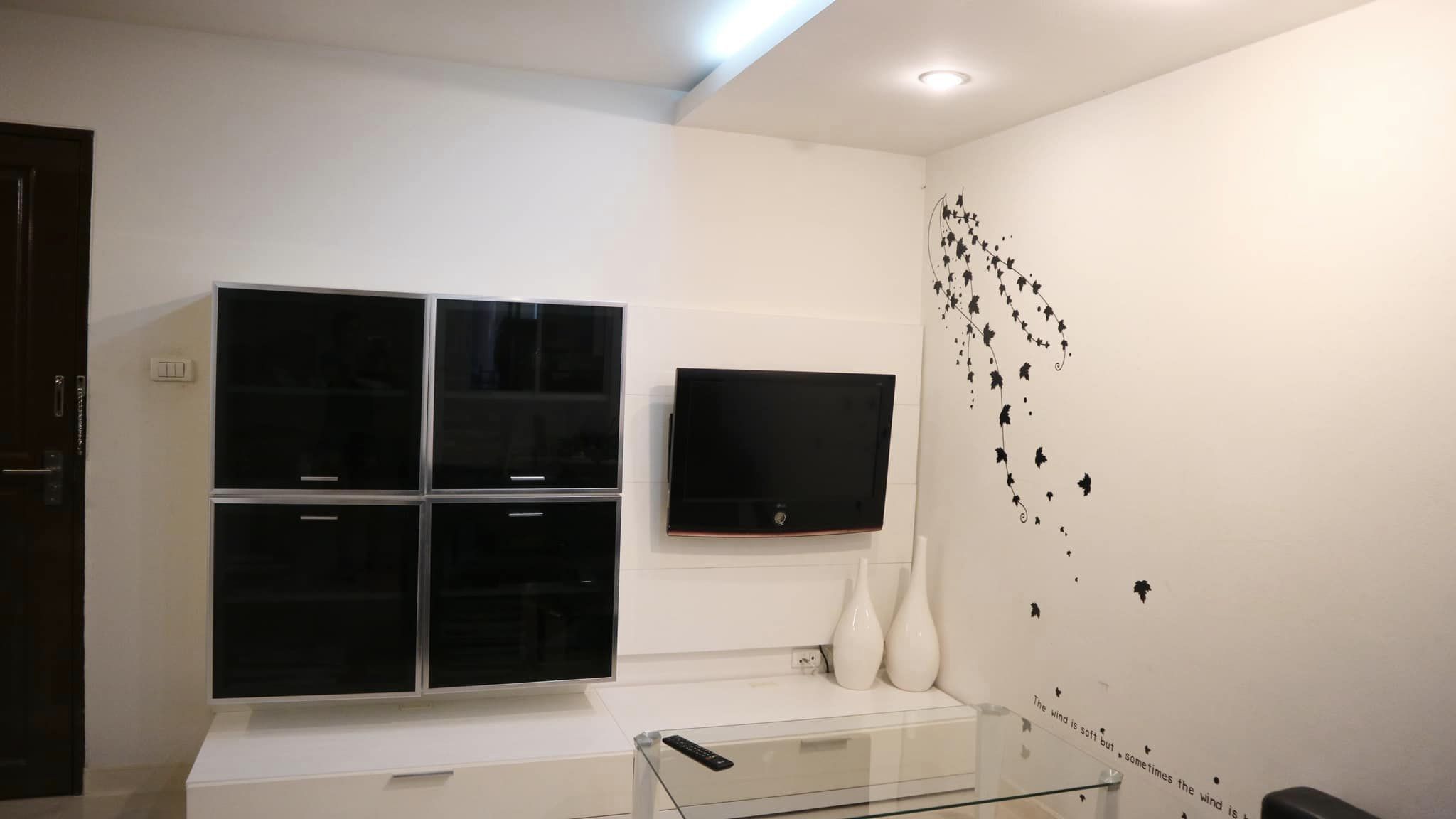 สนใจชมห้องติดต่อได้เลย Line ID: Smile-easy ปล่อยเช่าคอนโด Zenith Place @ Sukhumvit 71/1 (ซีณิธ เพลส แอท สุขุมวิท 71/1) - 1ห้องนอน 1ห้องน้ำ 1ห้องนั่งเล่น - ใกล้ BTS พระโขนง - ขนาดห้อง 40 ตรม. ชั้น 3