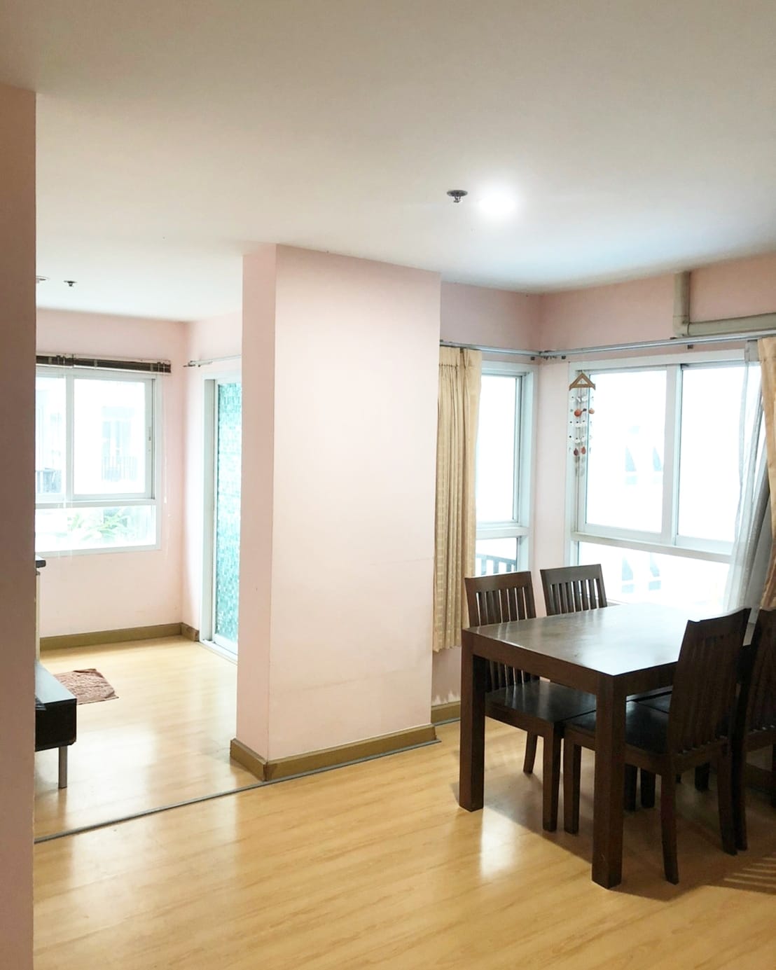 ให้เช่าห้องเฟอร์พร้อมเครื่องใช้ไฟฟ้าครบ สอบถามแอด Line ID : Smile-easy ที่ เดอะ เน็กซ์ ลาดพร้าว