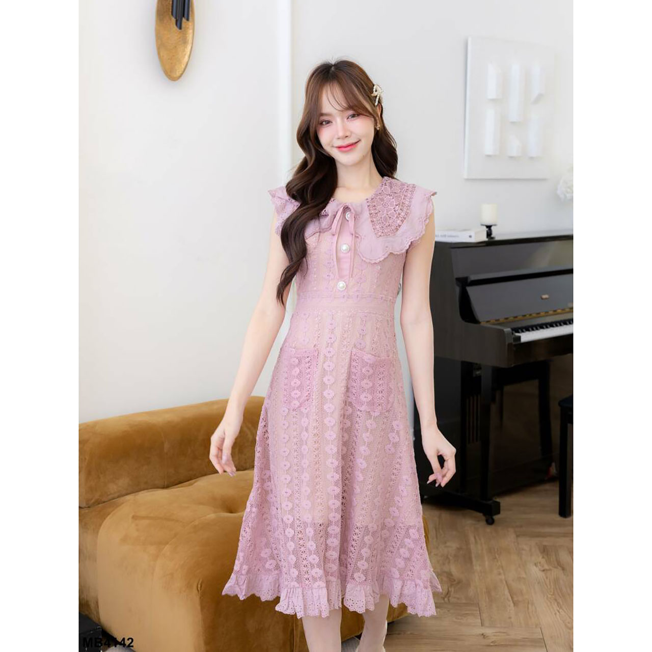 kudapy เดรสสั้นสีขาว/สีชมพู ผ้าลูกไม้ยาวคอปกฉลุ