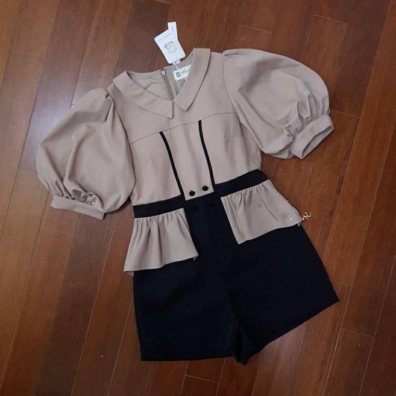 kudapy จั้มสูทกางเกงขาสั้นสีน้ำตาลอ่อน หน้าอกเสริมฟองน้ำ แพทเทินเป้ะ