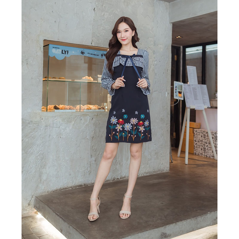 kudapy เดรสสั้นสีครีม/สีชมพู/สีกรม แขนยาวสก๊อต ดีเทลปักลายดอก น่ารักมาก ใส่ไปทำงาน ไปคาเฟ่ก็ได้