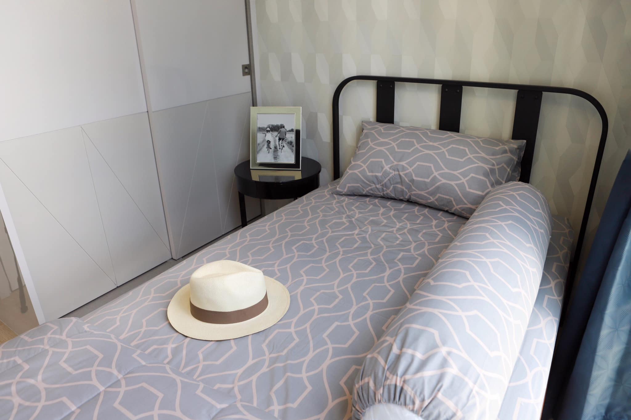 สนใจชมห้องติดต่อได้เลย Line ID: Smile-easy ปล่อยเช่าคอนโด Noble Revolve Ratchada 2 (โนเบิล รีวอลฟ์ รัชดา 2) - 2ห้องนอน 2ห้องน้ำ 1ห้องนั่งเล่น - ใกล้ MRT ศูนย์วัฒนะธรรม - ขนาดห้อง 52.86 ตรม. ชั้น 18