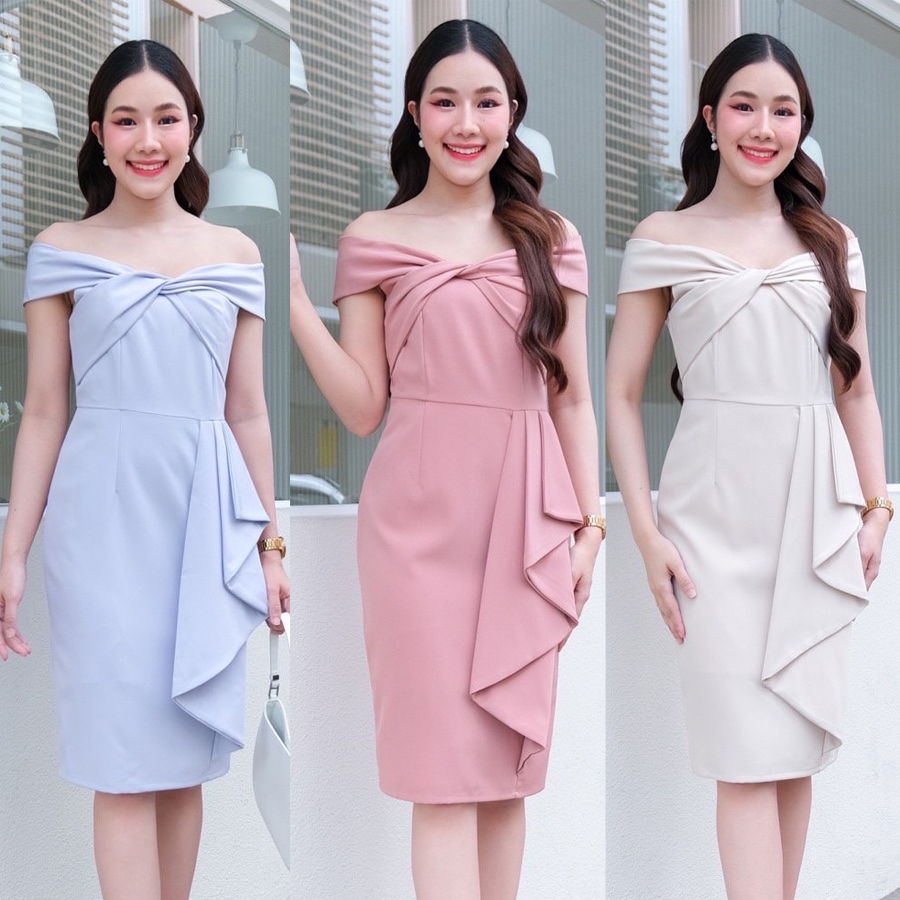 kudapy เดรสสั้นสีชมพู/สีฟ้า ทรงสอบ เปิดบ่าจับทวิช ช่วงอก จีบระบายสะโพก กระโปรงสอบทรงดินสอ เก็บทรง ผ่าหลังเดินง่าย ซิปหลังยาว