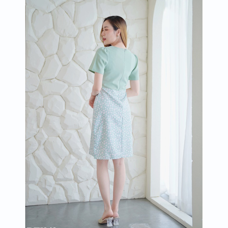 kudapy เดรสสั้นสีชมพู/สีเขียว คอวีกระโปรงลายดอก