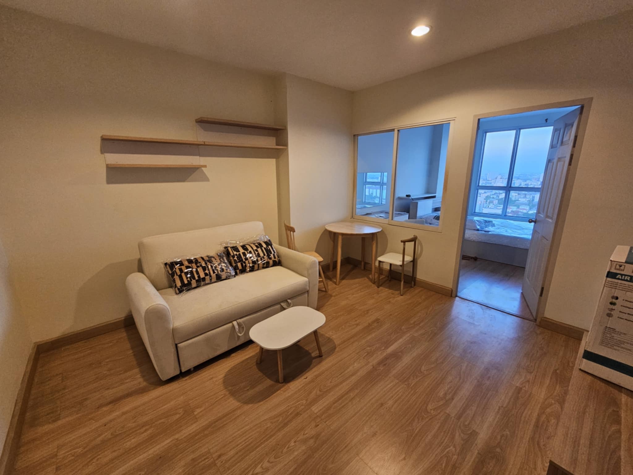 ให้เช่าห้องแบบ 1ห้องนอน 1ห้องน้ำ 1ครัวแยก โซนพื้นที่ MRT สุทธิสาร คอนโด Life @ Ratchada - Suthisan (ไลฟ์ แอท รัชดา - สุทธิสาร) High Rise ขนาดห้อง 42 ตรม. ชั้น 22