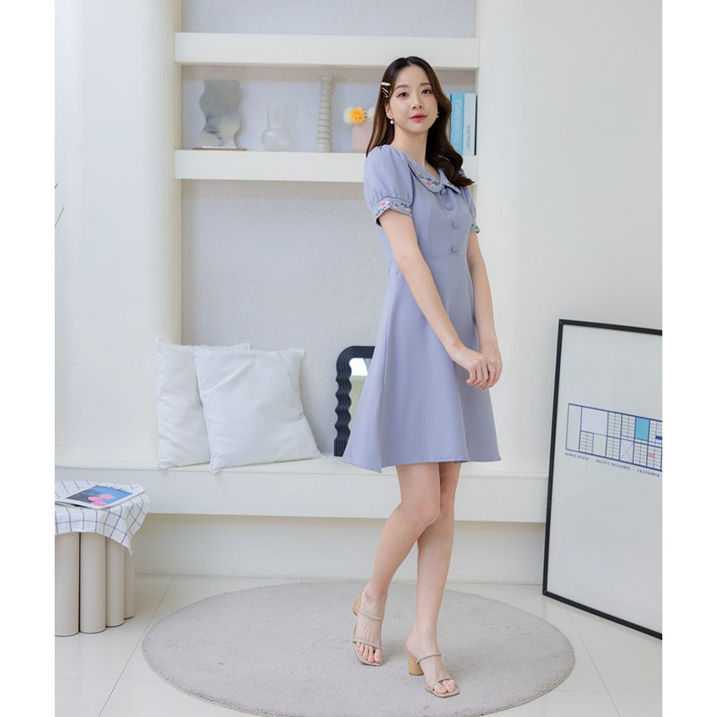 kudapy เดรสสั้นสีเทา,สีเขียว,สีชมพู เดรสทรงบาน คอบัว ปักดอกไม้ งานมีซับใน ซิบหลังอย่างดี