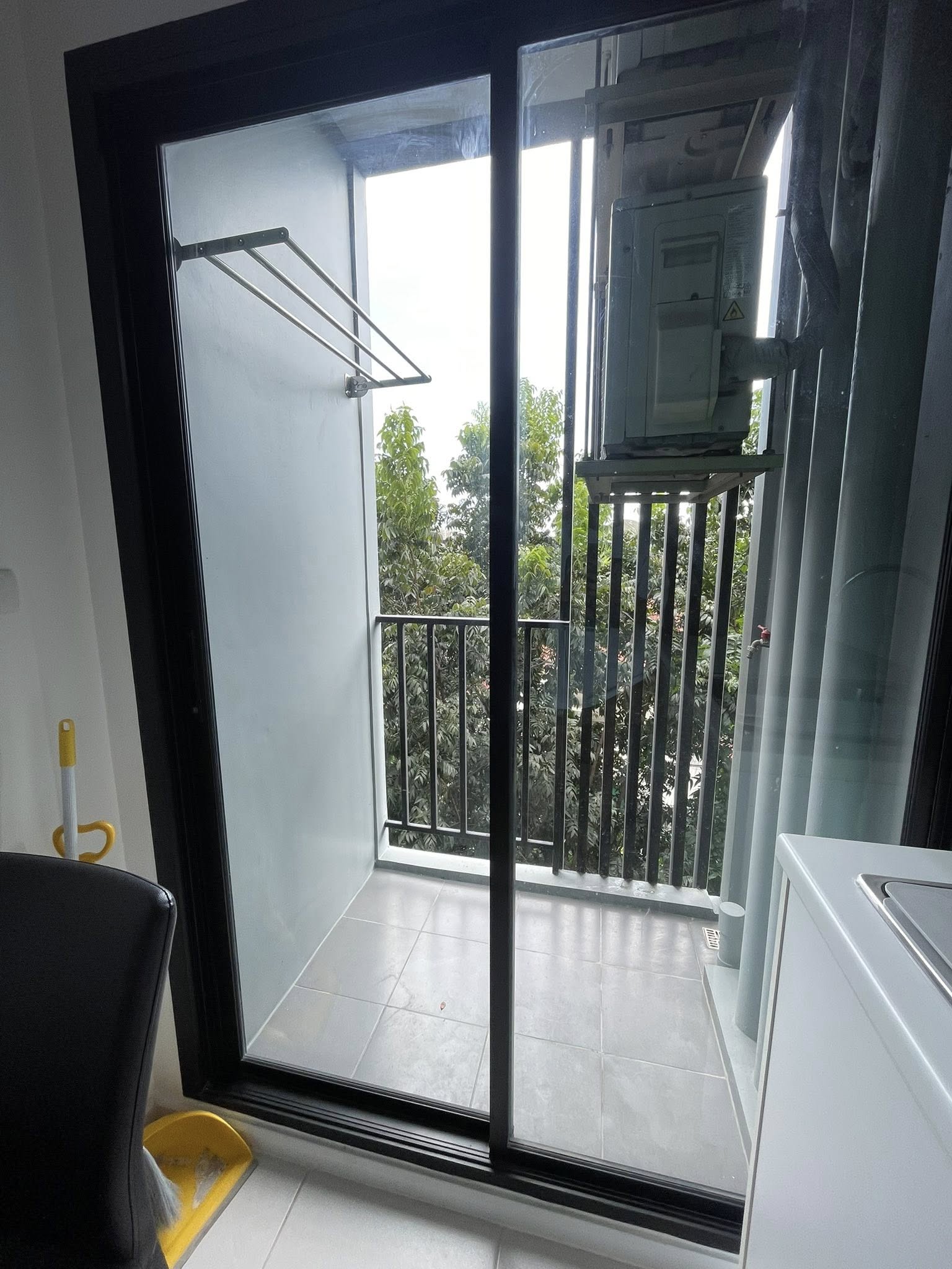 ให้เช่าห้องแบบ 1ห้องนอน 1ห้องน้ำ 1ครัวแยก โซนพื้นที่ เสรีไท รามคำแหง คอนโด iCondo Serithai Green Space (ไอคอนโด เสรีไทย กรีนสเปซ) Low Rise ขนาดห้อง 25 ตรม. ชั้น 4 ตึก A