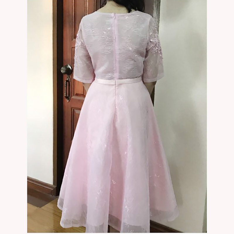 kudapy เดรสสั้นสีชมพู ออกงานลูกไม้ แขนสั้น เอวเย็บคาดผ้าซาติน อกเสริมฟองน้ำ เนื้อผ้าลูกไม้ผ้าโปร่ง เย็บติดลายลูกไม้สวยๆ