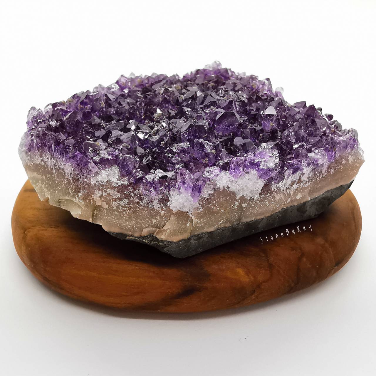 หินอเมทิสต์ผลึกธรรมชาติ Amethyst