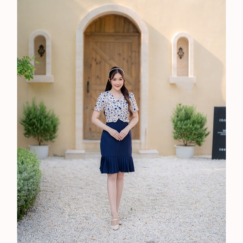 kudapy มินิเดรสสั้นสีเหลือง/สีชมพู/สีกรม เข้ารูป ปลายกระโปรงจีบระบาย คอปกลายดอกแต่งซิปด้านหลัง ทรงสวย