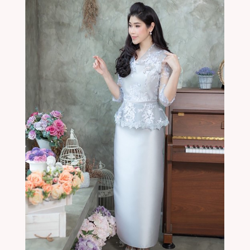 kudapy เซท 2 ชิ้น ใส่ออกงาน เซตเสื้อลูกไม้+กระโปรงยาว สีเทา/กะปิ เสื้อลูกไม้แขนสามส่วน คอวี เอวระบาย ผ้าไม่ยืด