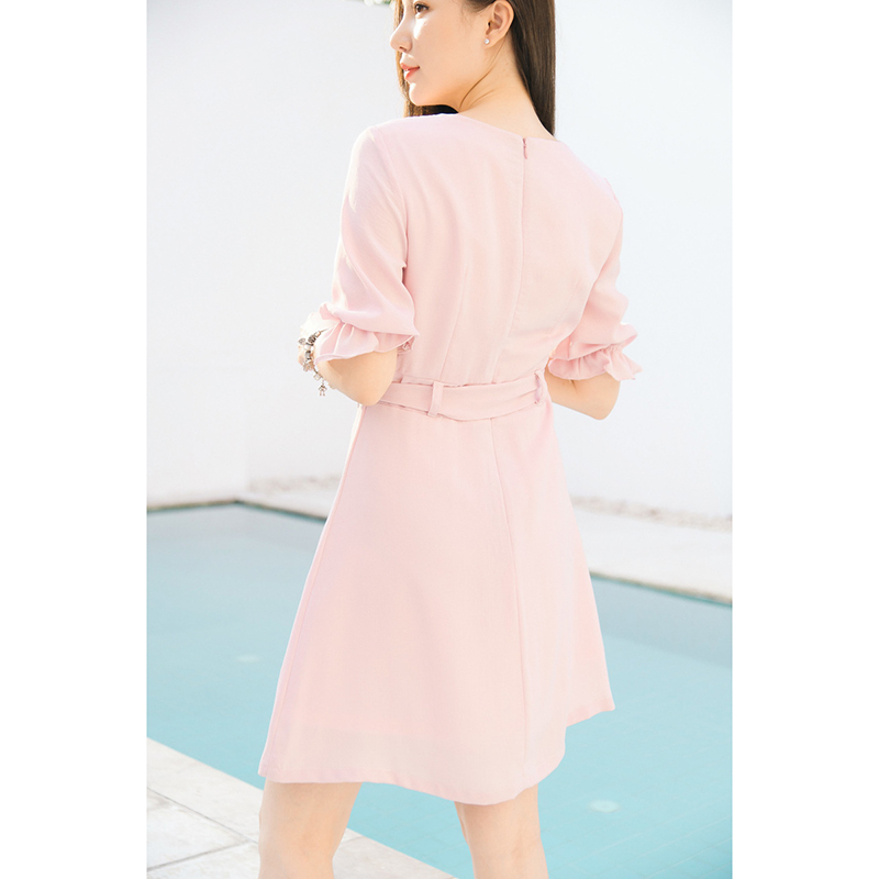 kudapy เดรสสั้นรูดอก ตัดต่อเอวด้านหน้า มีสายโบว์ให้ลูกค้าเลือกมัดหรือเอาออกก็ได้ (สี ชมพุ,น้ำตาล)