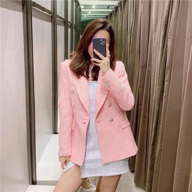 kudapy เสื้อสูทสีชมพู ผ้าพรีเมี่ยมทวิตสีสวย เป็นผ้าสั่งตัดอย่างดี ทรงสวย over size กระดุมทอง มีซับในทั้งตัว กระเป๋าจริง