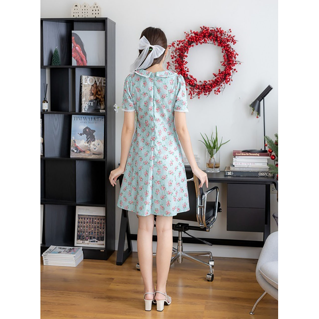 kudapy เดรสสั้นสีแดง/สีครีม/สีเขียว ทรงบานลายดอกคอบัว