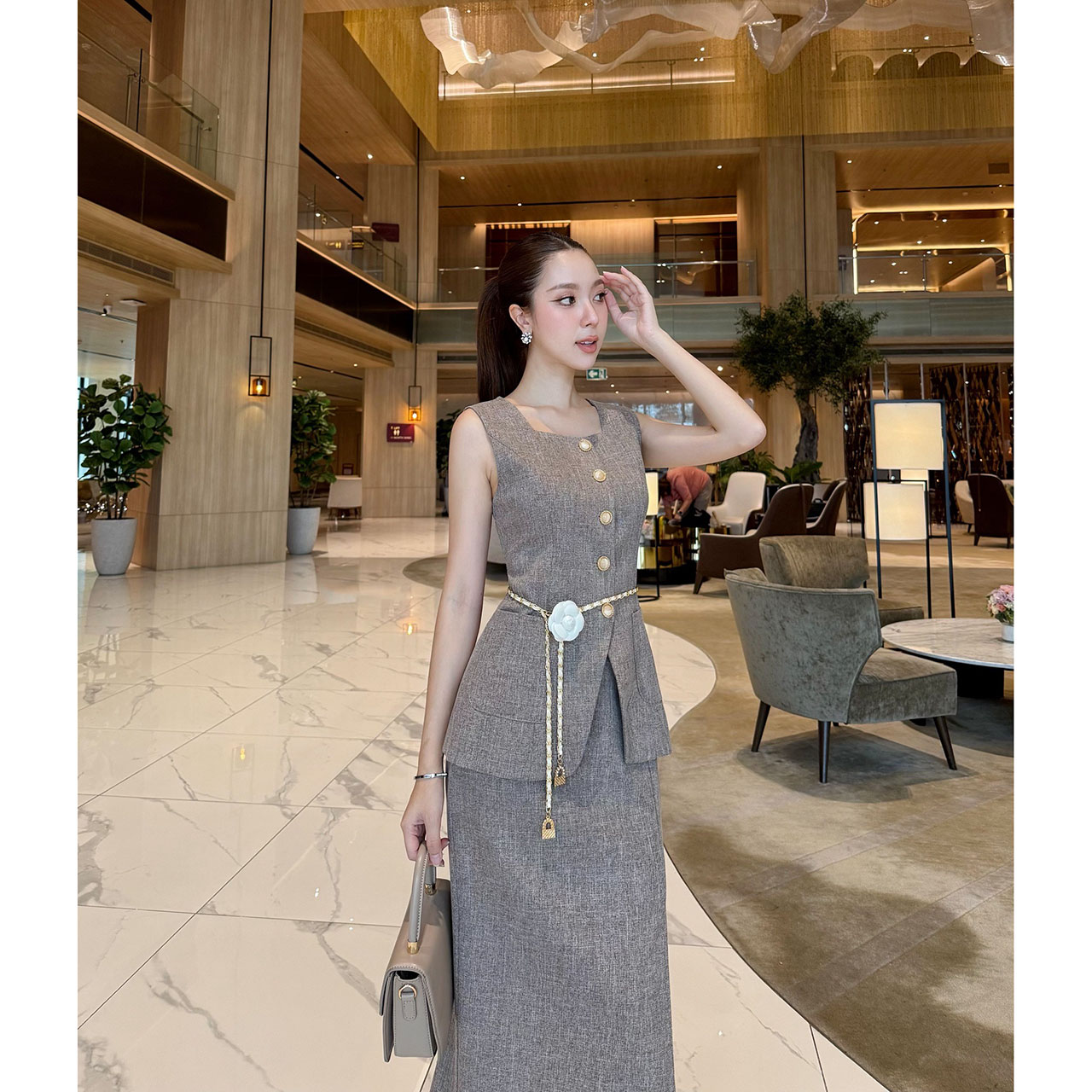 kudapy เซ็ท 4 ชิ้น เสื้อคอเหลี่ยม+ กระโปรงยาว+เข็มขัดโซ่+เข็มกลัดดอกไม้ ชุดเซ็ตกระโปรงเข้ารูป