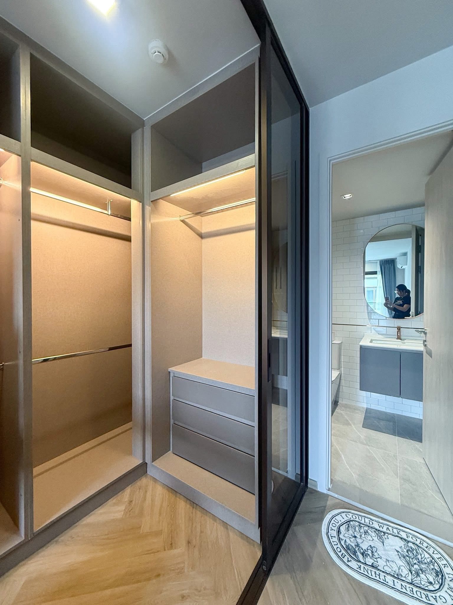 ให้เช่าคอนโด Chapter Thonglor 25 (แชปเตอร์ ทองหล่อ 25) โซนพื้นที่ BTS ทองหล่อ ห้องแบบ 1ห้องนอน / 1ห้องน้ำ / โซนครัวปิด ขนาดห้อง 35 ตรม. ชั้น 8 ตึก B