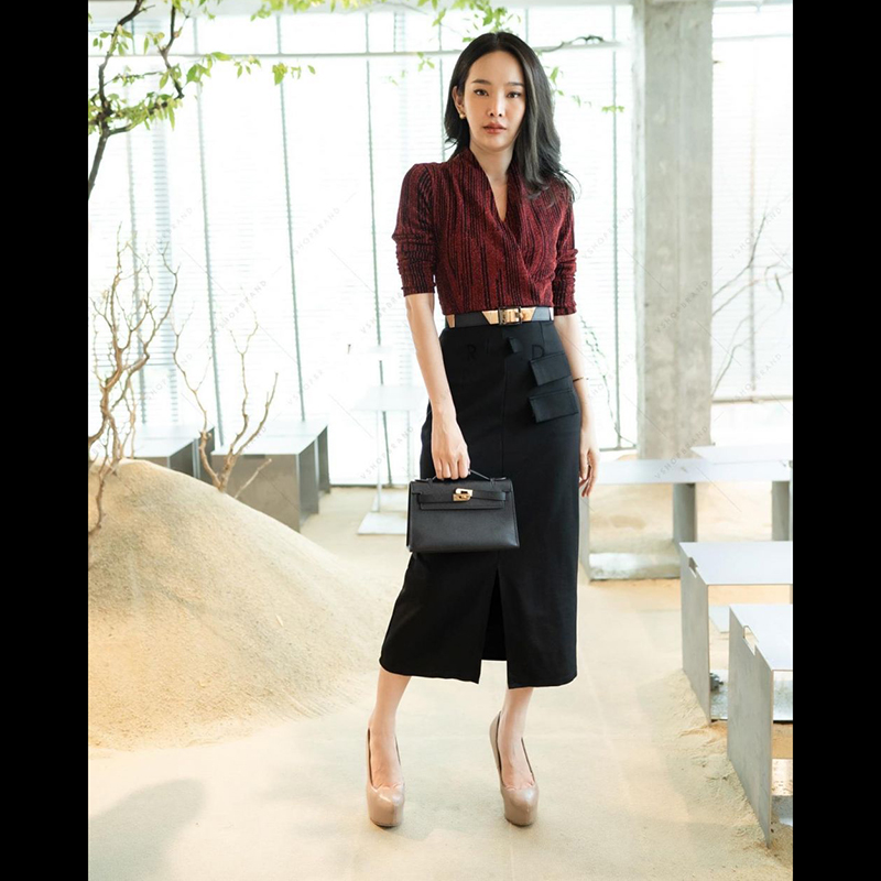 kudapy แม็กซี่เดรสสั้นสีแดง/สีทอง/สีดำ ช่วงบนใช้ผ้าวิ้งเย็บซับติด ไม่คันแน่นอนค่ะ