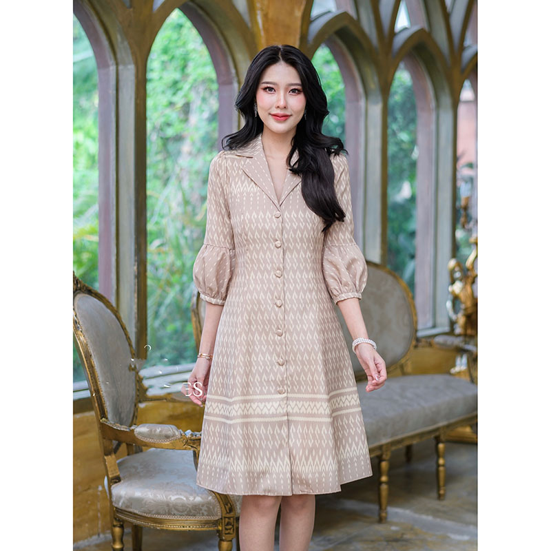 kudapy เดรสสั้นสีกรมสีม่วง/สีครีม ลายไทยลายขอ ดีไซน์คอปกกระดุมหน้างานกระดุมใช้งานได้จริงช่วงแขนเป็นงานทรงแขนบอลลูน