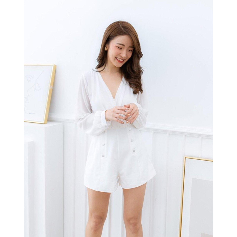 kudapy จั๊มสูทสั้นสีกรม,แดง,ขาว,น้ำตาล จั้มขาสั้น คอวี แขนยาว เสื้อเป็นผ้าชีฟอง