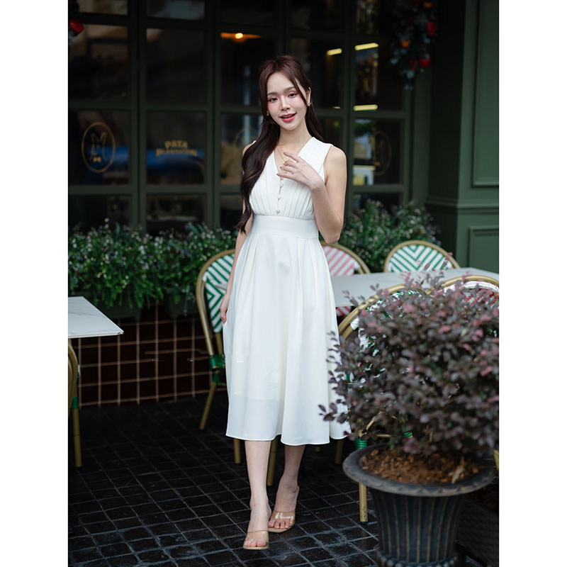 kudapy เดรสสั้นสีสีชมพูกลีบบัว/สีเขียว/สีส้มอิฐ/สีขาว/สีครีม มิดี้ ช่วงอกตีเกล็ด ติดกระดุมปั๊มเรียง 3 เม็ด คอวี ช่วงเอวทำขอบสูงเผื่อให้ดูมี shape ต่อด้วยกระโปรงทรงทวิสข้าง