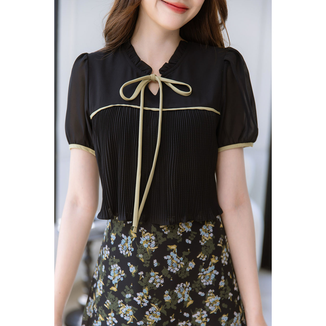 kudapy เดรสชีฟองอกพลีท ช่วงคอจับจีบเล็กๆน่ารัก ตัดสีด้วยขอบแขน