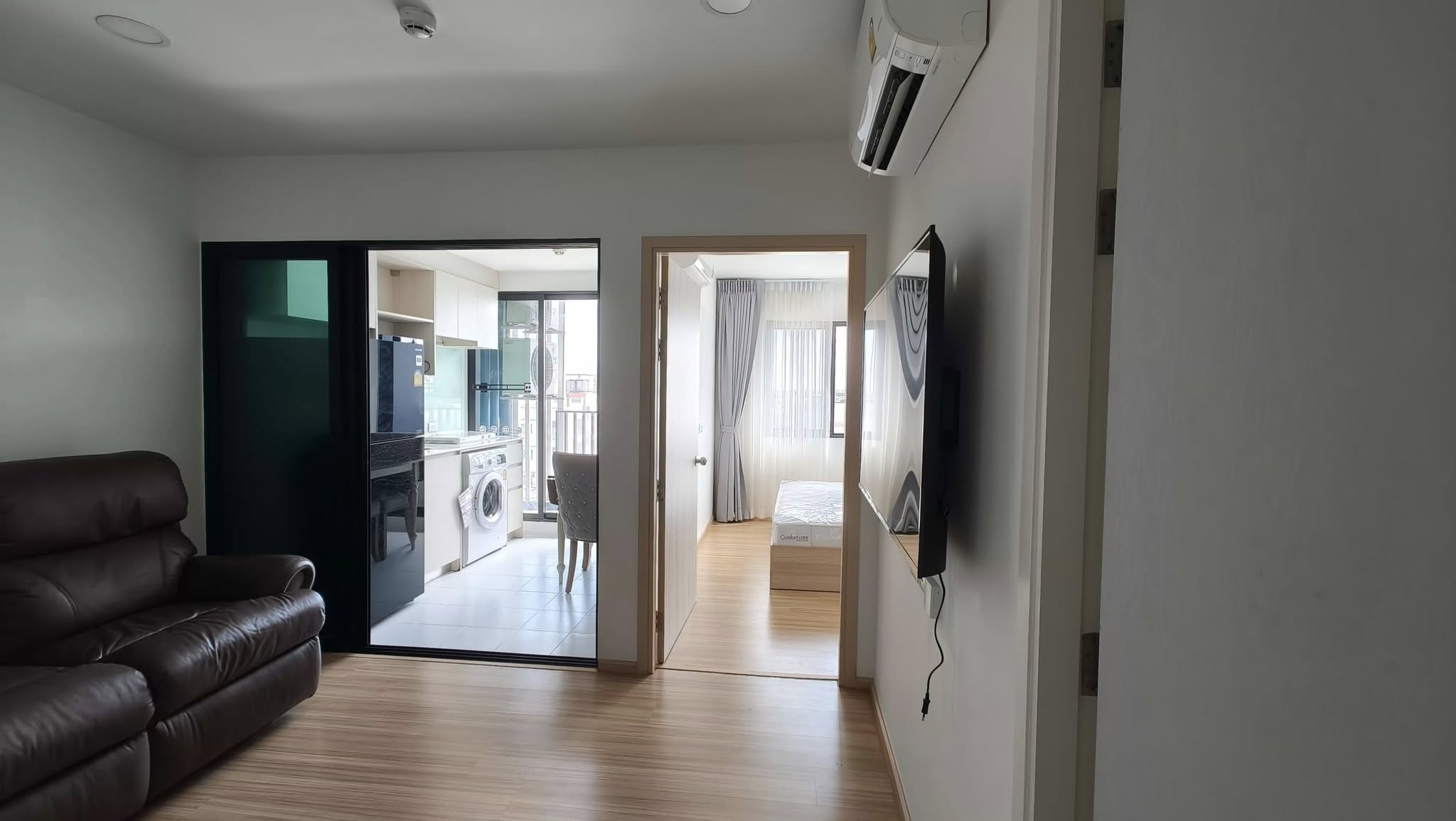 ปล่อยเช่า Chawathai Hallmark Ladprao - Chokchai 4 (ชีวาทัย ฮอลล์มาร์ค ลาดพร้าว - โชคชัย 4) - โซนพื้นที่ MRT โชคชัย 4 1ห้องนอน 1ห้องอเนกประสงค์ 1ห้องน้ำ - ขนาดห้อง 40 ตรม. ชั้น 7 ตึก A เฟส 1 - ให้เช่า 14,000 ต่อเดือน