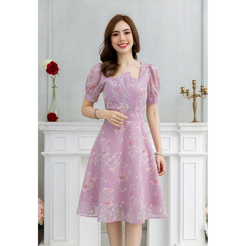 kudapy เดรสสั้นสีครีม/สีม่วงอมชมพู ชีฟองพิมพ์ลายอัดกาวผ้าตาข่ายปักดิ้นทอง