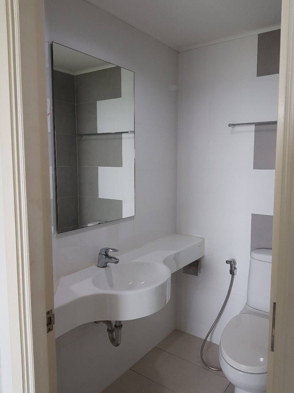 ให้เช่าคอนโด Lumpini Place Rama 4 - Kluaynamthai (ลุมพินี เพลส พระราม 4 - กล้วยน้ำไท) High Rise โซนพื้นที่ BTS เอกมัย ห้องแบบ 1ห้องนอน 1ห้องน้ำ ขนาดห้อง 28.62 ตรม. ชั้น 25