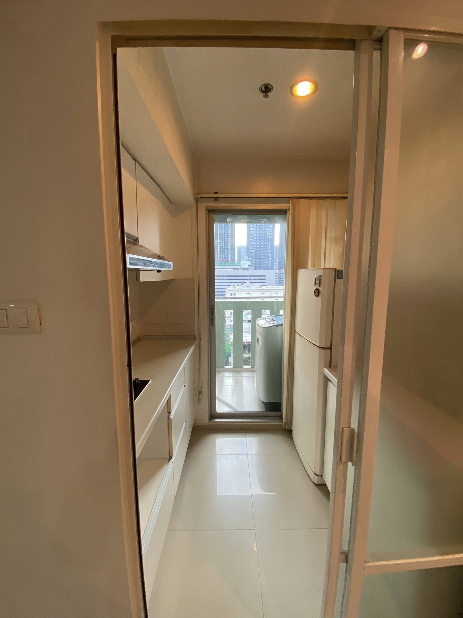 ให้เช่าคอนโด Lumpini Place Rama 9 - Ratchada (ลุมพินี เพลส พระราม 9 - รัชดา) 1ห้องนอน / 1ห้องน้ำ ขนาดห้อง 38 ตรม. ชั้น 10 ตึก B ค่าเช่า 13,500 ต่อเดือน รถไฟฟ้าMRTพระราม9