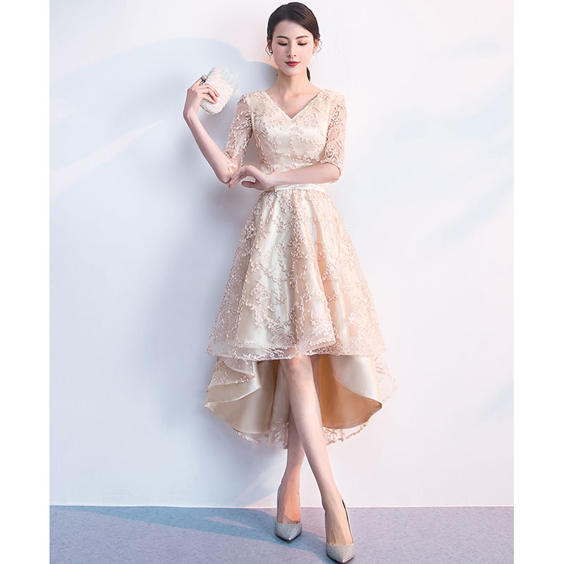 kudapy เดรสออกงานสีครีมเบจ/สีชมพู คอวีปักลายนูน กระโปรงทรงบานหน้าสั้นหลังยาว แนวเรียบหรู