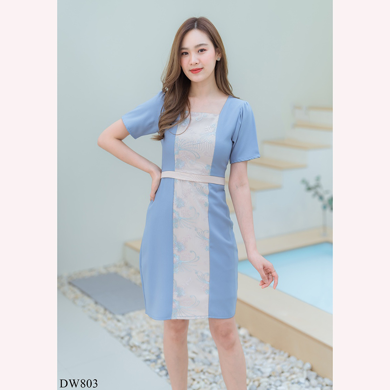 kudapy เดรสสั้นทูโทนคอเหลี่ยมแขนสั้นสีชมพู/สีฟ้า/สีกรม คอเหลี่ยมเสื้อและกระโปรงลายดอกด้านหน้า