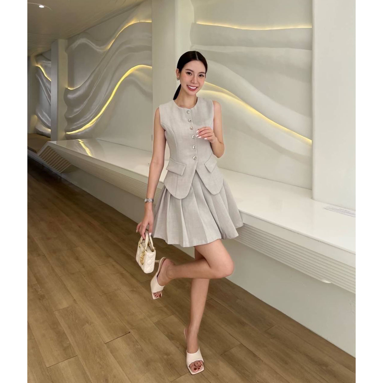 kudapy ชุดเซ็ทสีดำ/สีเทา/สีขียว/สีชมพู เสื้อแขนกุด+กระโปรง set เสื้อแขนกุด แต่งกระดุมจริงด้านหน้า