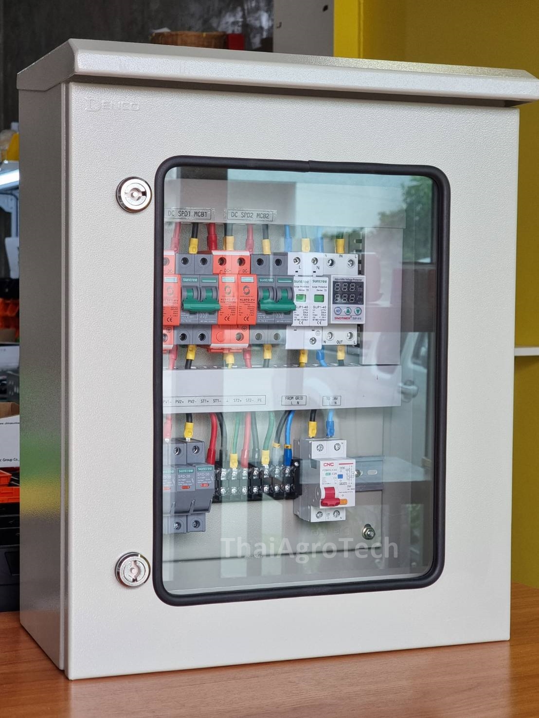 ตู้คอมบายเนอร์ OnGrid AC-DC Combiner box 2String สำหรับระบบออนกริดขนาด 5Kw-8Kw1Phase พิเศษ กันย้อน Huawie หรือ Voltage Surge Protector Relay