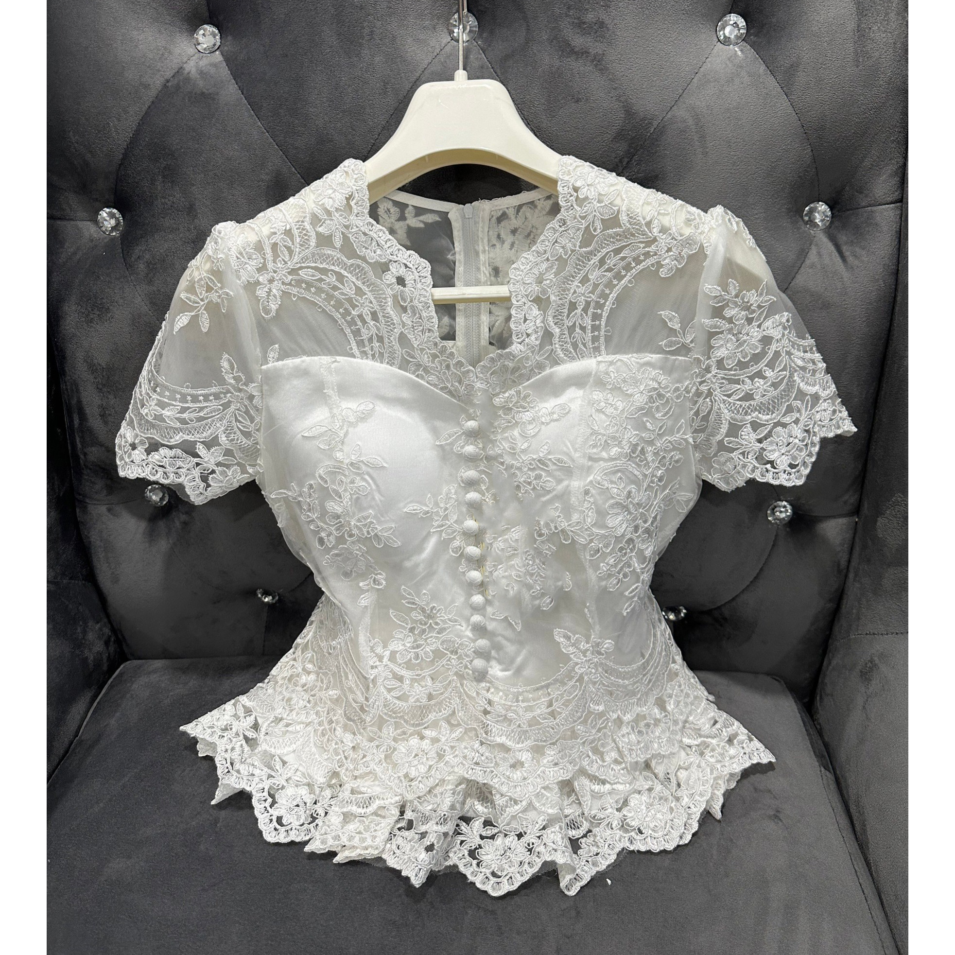 kudapy เสื้อลูกไม้สีขาว+ผ้าถุงทอลายสีเขียว งานเข้าชุดสีสวยตามแบบ ตัดเย็บอย่างดี รับประกันคุรภาพ