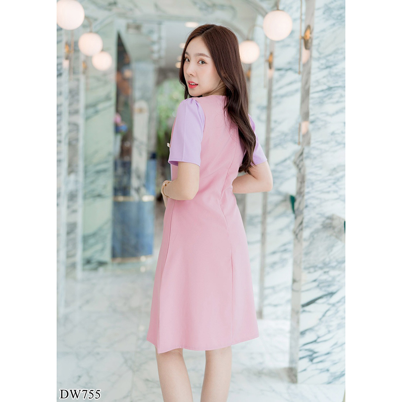 kudapy เดรสสั้นสีเขียว/สีชมพู/สีกรม คอวีแต่งกระดุมยาว 2 ข้างดูดี ใส่สบาย